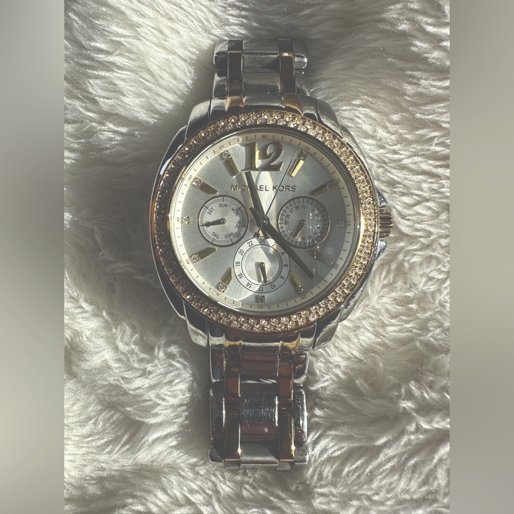 Michael Kors watch. Colored Silver/Gold/Bling - women’s